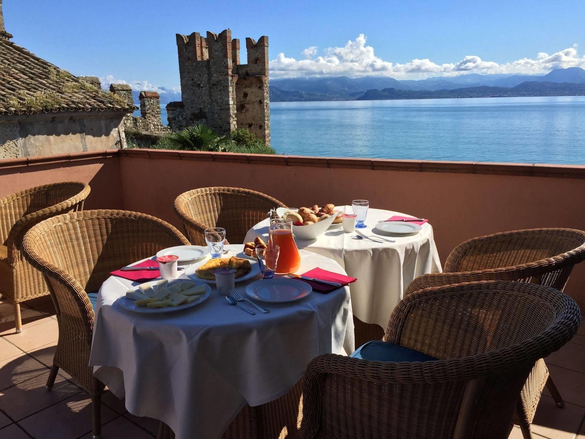 Hotel Degli Oleandri Sirmione Exterior photo